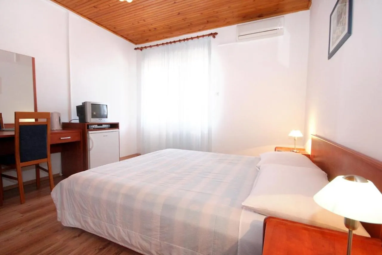 Double Room Mandre 3557B Kolan 3*,